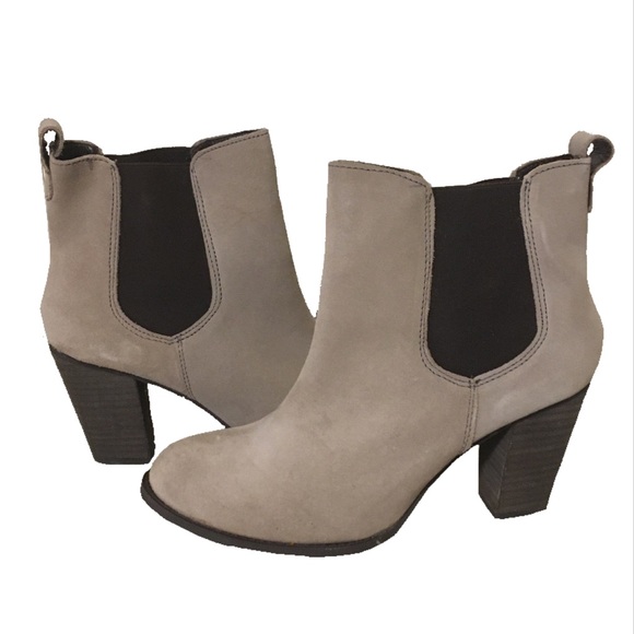 New Steve Madden Gray Taupe Suede Booties Size 9M - Picture 1 of 8